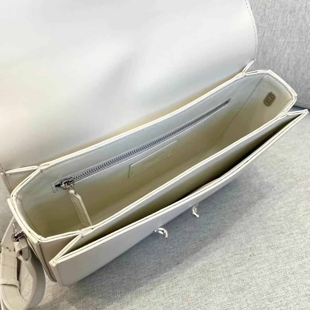 Sa**t Lau*nt le pave bag in white calfskin