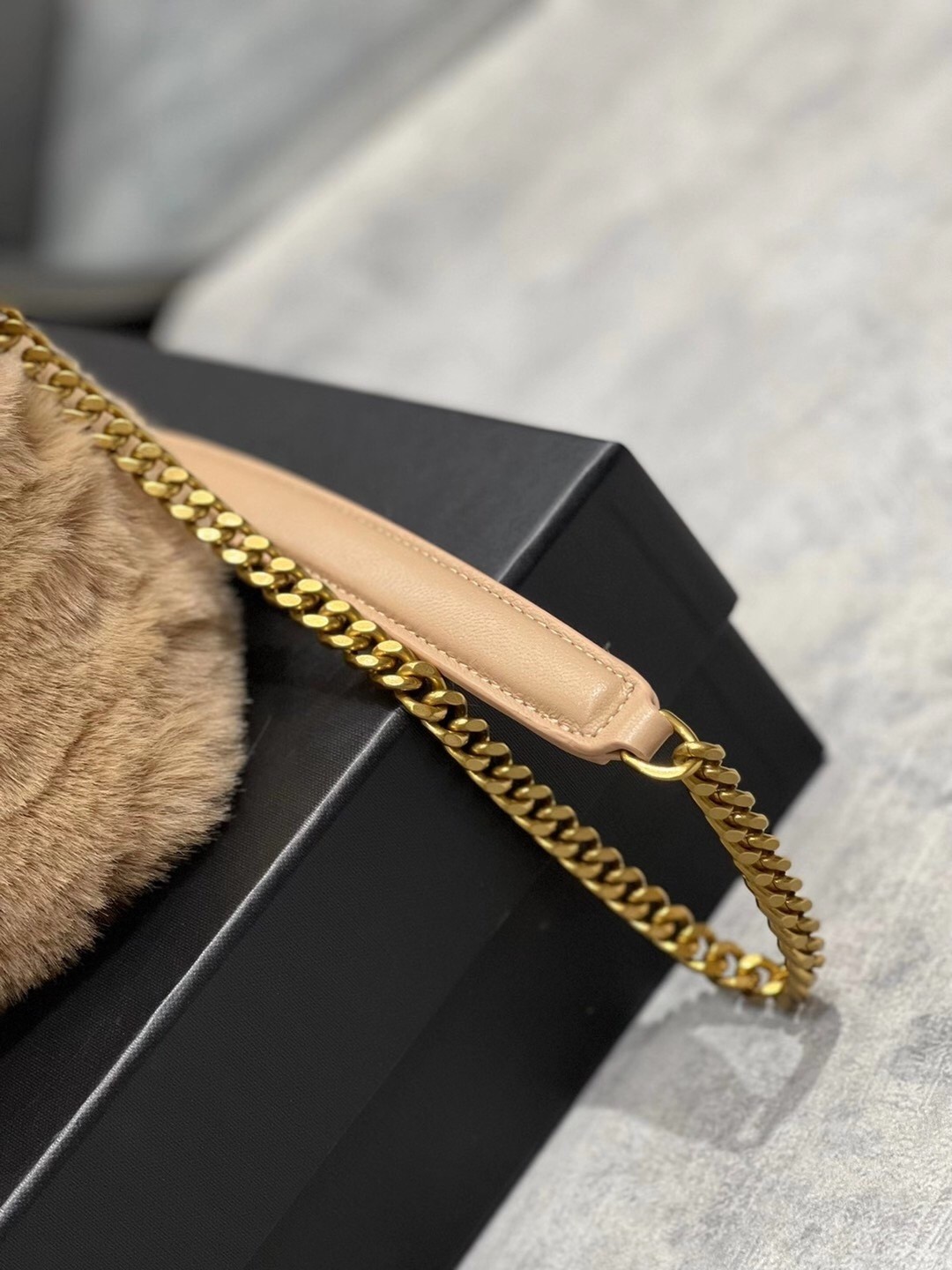 Sa**t Lau*nt loulou small bag in beige shearling